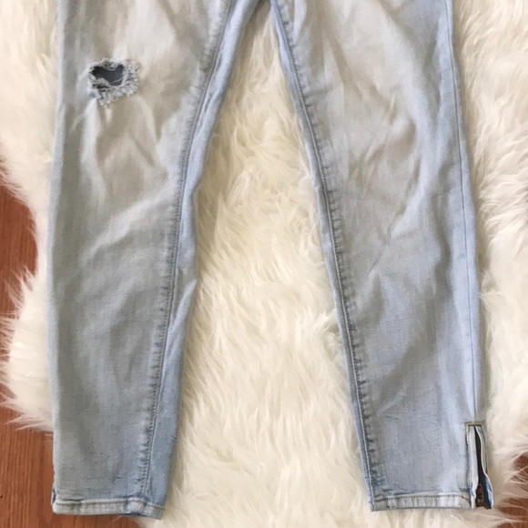 Mid Rise Jeans 👖💙 - Picture 6 of 8